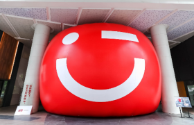 美团看穿全天下的妈、名创优品笑扁了...