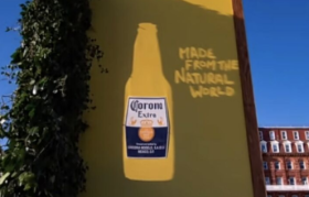 科罗娜一块“会动的”广告牌，太阳落山时有惊喜