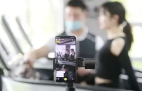 快手，出招了！