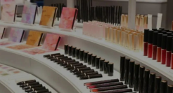 完美日记，骑虎难下