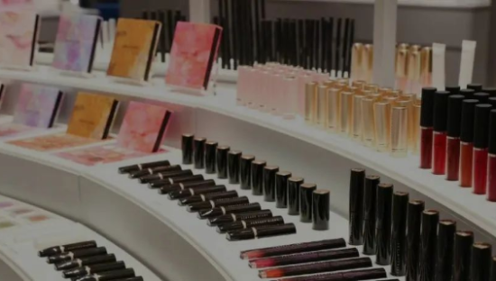 完美日记，骑虎难下