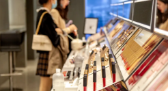 国货美妆结构性转型期，完美日记的变与不变