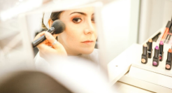 完美日记走下神坛，逸仙电商何以为继？