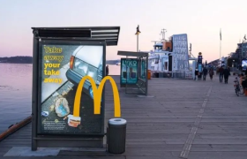 麦当劳新出的“垃圾”海报又叒火了！请问：麦当劳到底是做炸鸡的，还是做设计的？