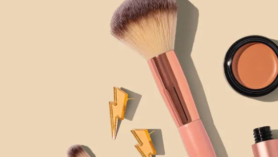 国货彩妆，败走618