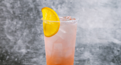 来伊份与元气森林：零食与气泡水的“吃喝战争”