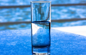 买瓶子送水，今麦郎、农夫山泉和怡宝们的高端水新故事？