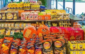 出逃与进军，临期食品的「双面江湖」