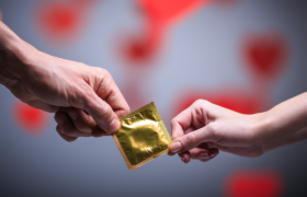 暴跌40%！避孕套也卖不动了！