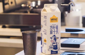 “收割”有钱人的网红奶，要上市了