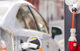 破圈冲刺，零跑、哪吒低端电动车品牌，未来破局的关键在农村？