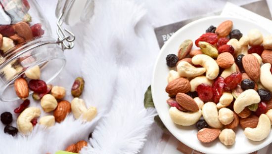 一年卖出10亿的每日坚果，要靠上市“续命”