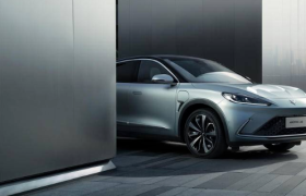 华为这张好牌，被打烂了