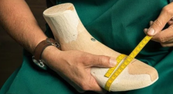 皮鞋抢回「消失」的两年