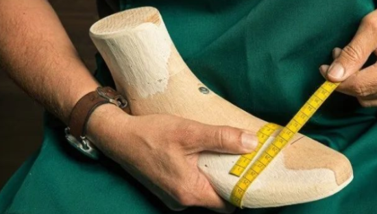 皮鞋抢回「消失」的两年