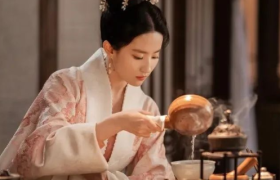 喜茶=瑞幸+蜜雪冰城