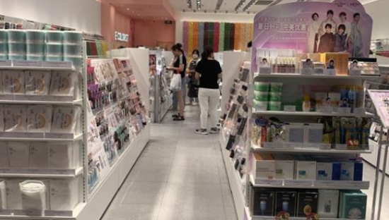 年轻人抛弃新式美妆集合店
