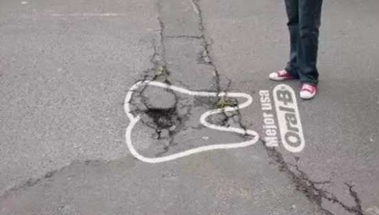 毫无违和感！这些户外广告把街景玩“活”了