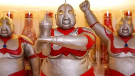 “马踏飞燕”爆火后续：5天卖出2万多件，因丑一炮而红！试问年轻人为何疯狂爱上丑东西？