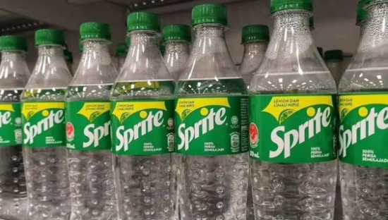 雪碧不绿了，放弃绿瓶设计！网友：透明是没有灵魂的！