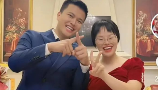 自曝一天直播带货 2 亿净赚 400 万元”登上了热搜！税务局介入！揭秘主播行业真实收入！