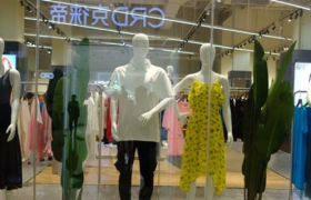 为什么街边服装店还没倒闭？