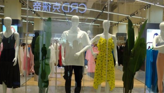 为什么街边服装店还没倒闭？