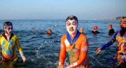 这届年轻人为何疯狂爱上“丑”设计？