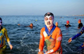 这届年轻人为何疯狂爱上“丑”设计？