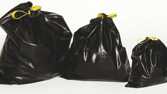 巴黎世家“垃圾袋”，售价一万二？