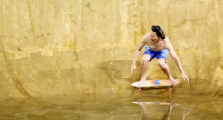 陆冲爆火背后：入门就砸4000元，“奔四”的人也追捧