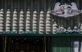 茶颜悦色，直接把“茶咖之争”的台子掀了