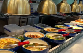 “自选称重”，会是中式快餐行业的解药？