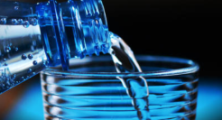 15元一瓶的矿泉水，“刺”痛了多少人？