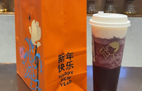 茶饮圈卷到了包装袋，品牌如何做好“纸袋先行”？