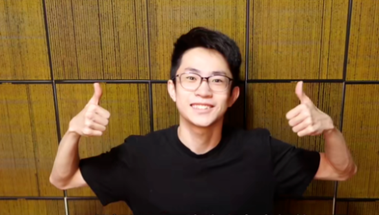 转型的何同学，夹在稚晖君和手工耿之间