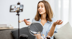 直播带货“四大天王”隐退半年，谁在瓜分超级主播红利？