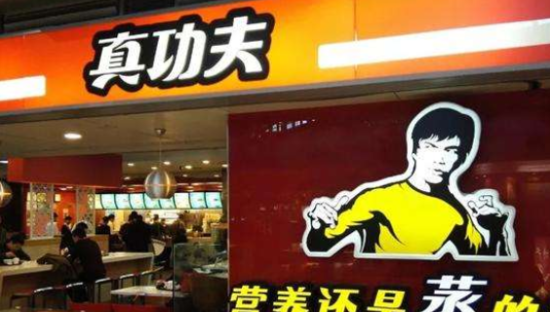 “永远比麦当劳贵1元”的中餐霸主，突然被索赔2.1亿！