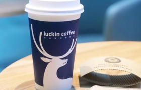 刚刚爬起来，瑞幸就准备“沉”下去