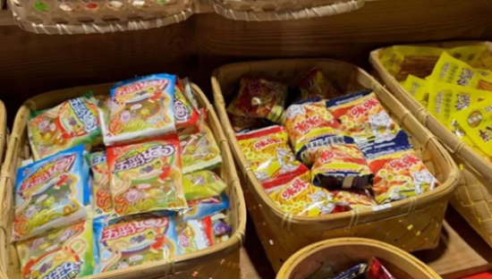 休闲零食，奔赴万亿即时零售