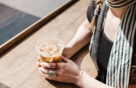 5元冰美式，攻占小城市