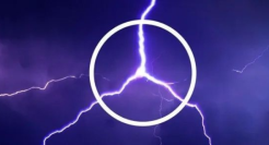 奔驰被自己的文案怼了~