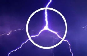 奔驰被自己的文案怼了~