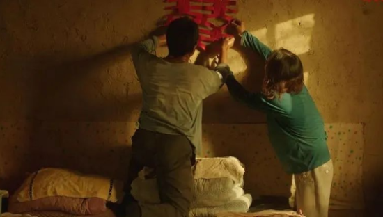 豆瓣8.5分的《隐入尘烟》，海报文案句句朴实戳人心