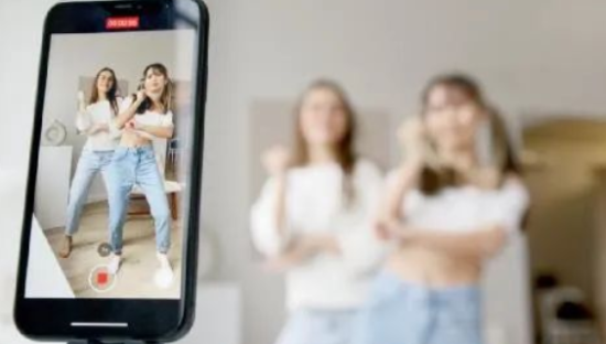 抖快虹吸效应下，秀场直播真死了吗？