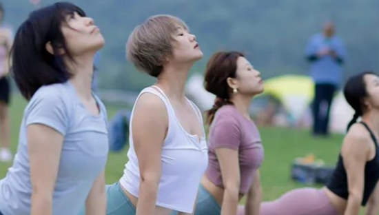 飞盘带火的瑜伽裤，电商占比超过耐克阿迪