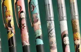 一支联名款铅笔卖99，智商税开始收割孩子