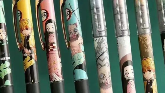 一支联名款铅笔卖99，智商税开始收割孩子