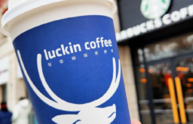 门店数量超过星巴克，瑞幸“翻身”了