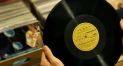 谁掀起了黑胶复兴潮？